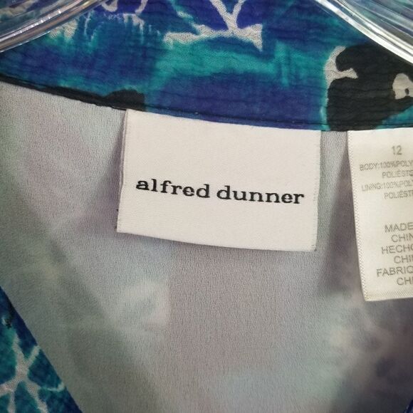 Alfred Dunner Short Sleeve Button Shirt.Size 12. - Picture 3 of 10